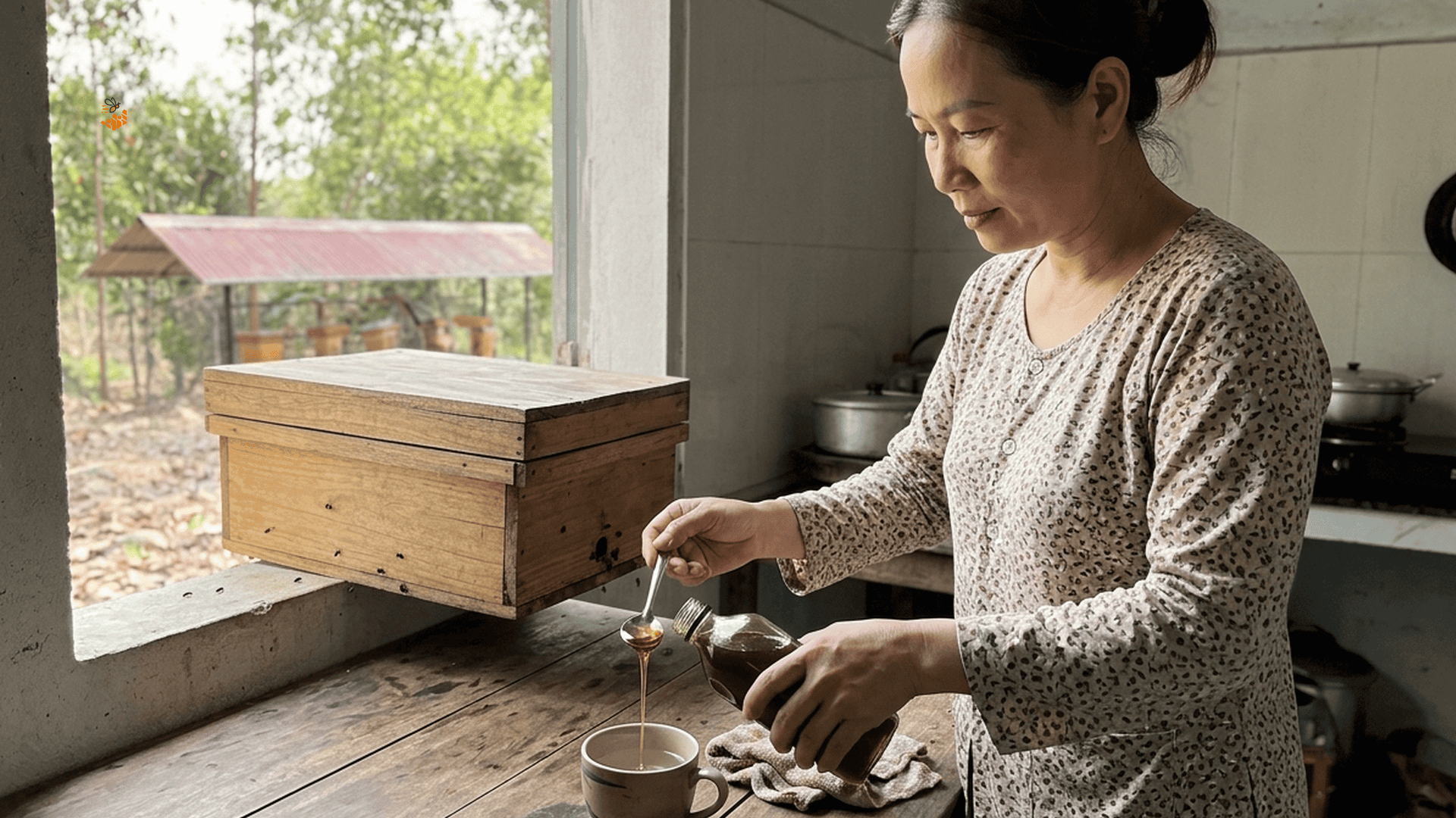 Cách dùng mật ong dú mỗi ngày để tăng đề kháng 2 Pha mật ong dú nguyên chất vào nước ấm uống buổi sáng tại nhà