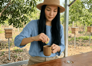 Miko pha mật ong dú với chanh buổi sáng tại hiên trại ong Đồng Nai, gợi ý thức uống giảm cân tự nhiên
